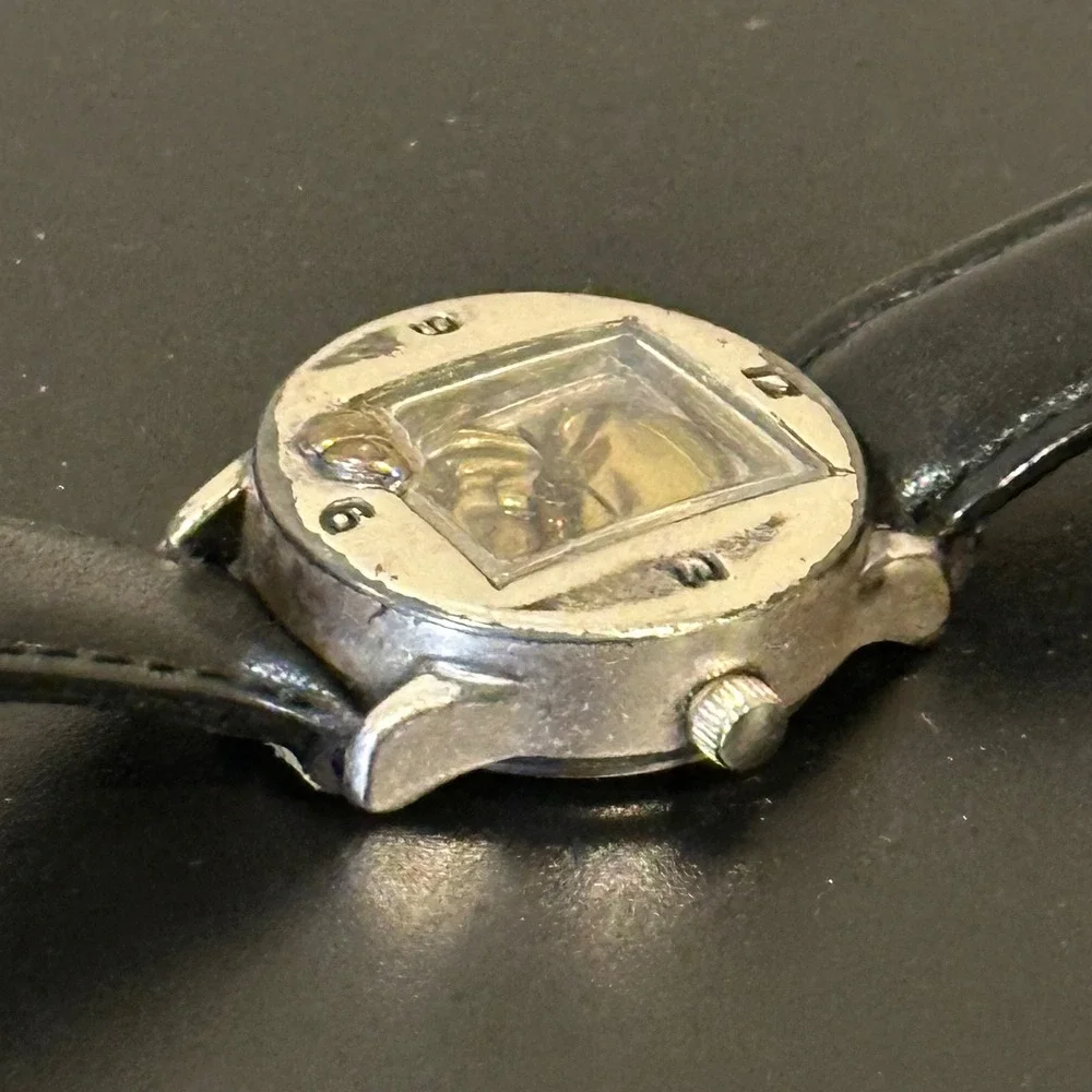 Vintage angry Mickey Mouse Watch needs batteries